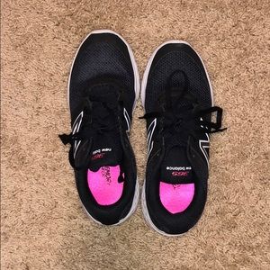 Size 6.5 New Balance 365- black